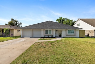 2801 Pickerton Dr, Deer Park, TX 77536