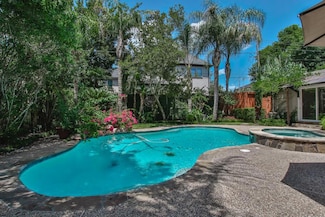 4614 Maple St, Bellaire, TX 77401