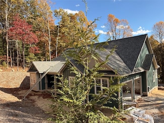 634 Hollybrook Dr, Flat Rock, NC 28731