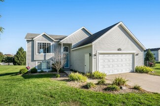 6969 Pine Island Dr NE, Comstock Park, MI 49321