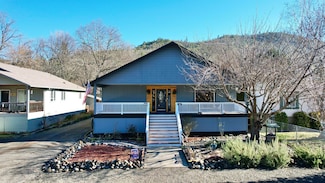 135 Castaline Place, Shady Cove, OR 97539