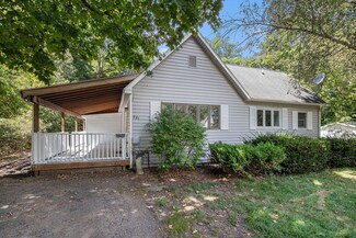 221 N Rowland St, Cassopolis, MI 49031