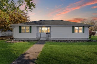 419 N Main St, Farmer City, IL 61842