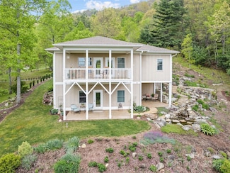 14 Chandra Ln, Clyde, NC 28721