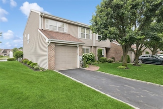 278 Pond View Ln, Smithtown, NY 11787