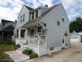 1406 Pettis St, Lansing, MI 48910