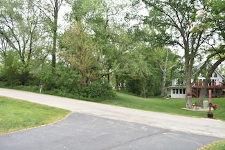 1371 Pier Dr, Lake Summerset, IL 61019