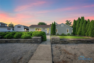 855 Strotz Dr, Toledo, OH 43612