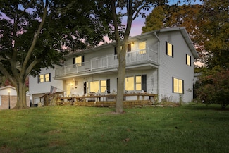 2106 Chestnut St, West Bend, WI 53095