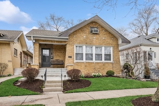 2448 W Coyle Ave, Chicago, IL 60645