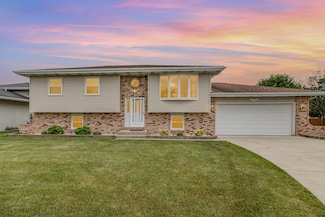 9724 Pierce St, Crown Point, IN 46307