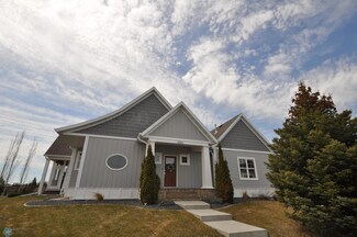 4256 Clubhouse Dr S, Fargo, ND 58104