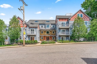 224 Florence St Unit 7, Boston, MA 02131