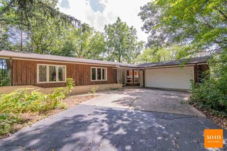 6625 Wood Cir E, Middleton, WI 53562