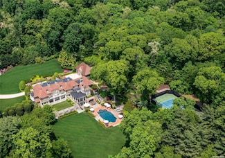 6 Spring Hill Ln, Old Westbury, NY 11568