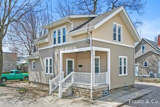 904 Zeeland Ct NE, Grand Rapids, MI 49503