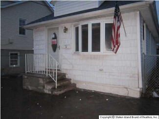 27 Iona St, Staten Island, NY 10305