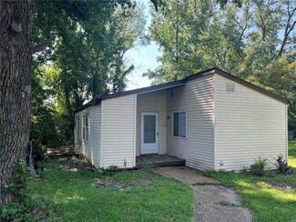 20 Lilac St, Glen Carbon, IL 62034