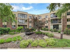 20 Windsor Ln Unit 303A, New Brighton, MN 55112