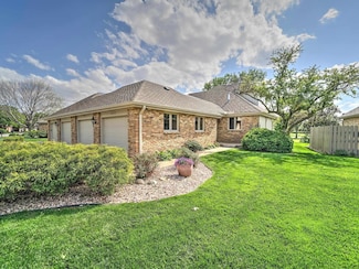 6212 Oak Hills Plaza, Omaha, NE 68137