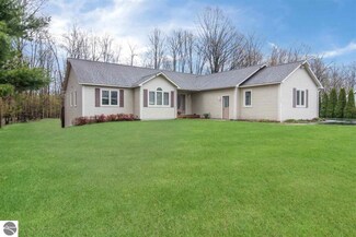 1127 Jayrogers Ct, Traverse City, MI 49696