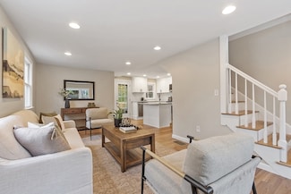 23 Blossom St, Clinton, MA 01510