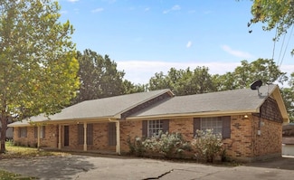 417 W Mccart St, Krum, TX 76249