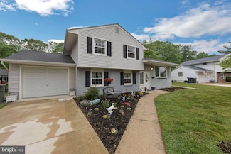 961 Lois Dr, Williamstown, NJ 08094