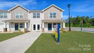 33 Virginia Commons Dr, Arden, NC 28704