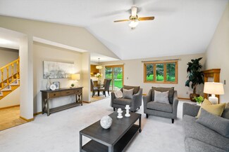 709 Hanover Ct, Saint Paul, MN 55123
