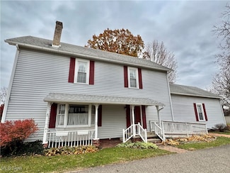 615 Franklin Ave, Conesville, OH 43811