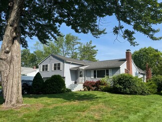 37 Stoneham Dr, West Hartford, CT 06117