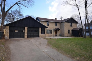 119 S 4th St, Whitewater, WI 53190