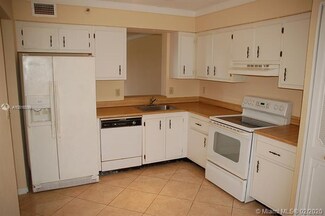 4570 NW 18th Ave Unit 607, Pompano Beach, FL 33064