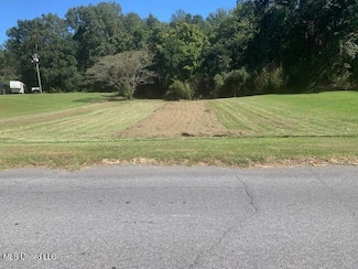 104 Briarwood Rd, Natchez, MS 39120