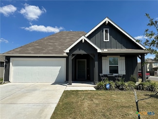 302 N Richland Dr, Lockhart, TX 78644