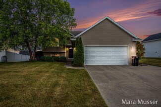 6966 Deer Cove Dr SE, Caledonia, MI 49316