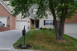 2714 Knob Creek Ln, Knoxville, TN 37912