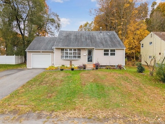 27 Appletree Dr, Saugerties, NY 12477