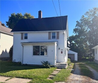 227 19th St NW, Barberton, OH 44203