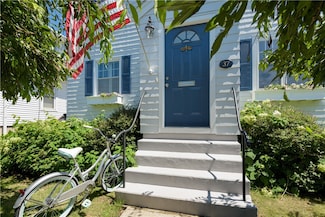 37 Almy St, Newport, RI 02840