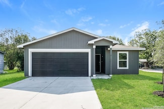 1701 N Guadalupe St, Seguin, TX 78155