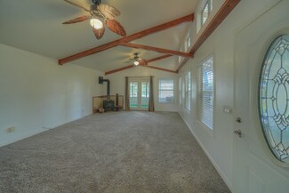96 N Lakeside Dr, Huntsville, TX 77320