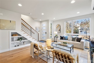 2212 Franklin Ave E Unit B, Seattle, WA 98102