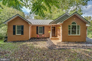 26 Cedar Creek Dr, Harpers Ferry, WV 25425