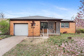 810 Alexander Dr, Haysville, KS 67060