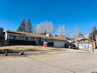 631 Stahley Ave, Evanston, WY 82930