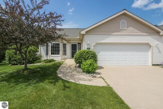 306 Golfview Ln, Elk Rapids, MI 49629