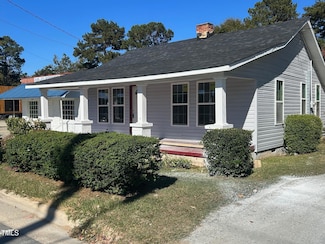 538 Mckoy St, Clinton, NC 28328