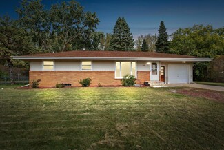 1103 County Road H2 E, Saint Paul, MN 55127
